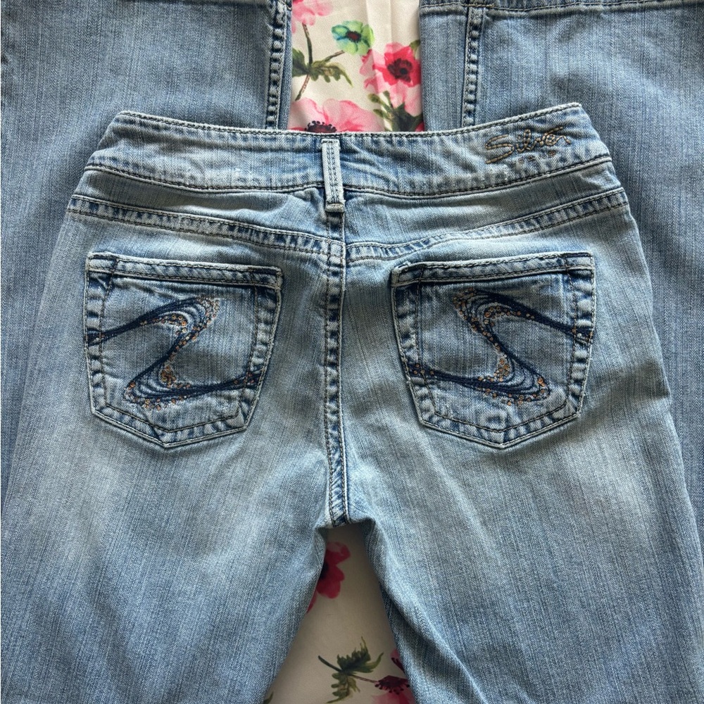 Light Blue Women's Denim Jeans with Embroidered Back Pockets